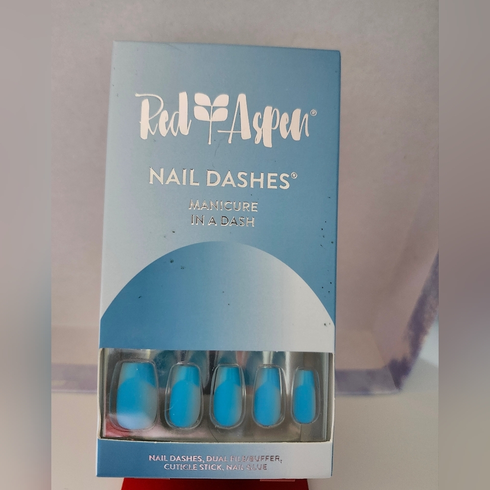 Red Aspen Blue Nail Dashes